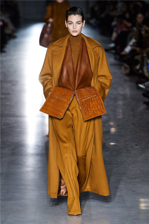 聰明女人的“性感政治學”，Max Mara 2019秋冬米蘭大秀